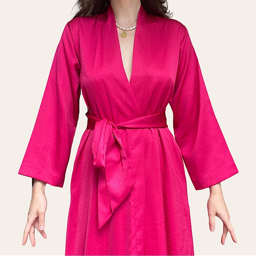 Satin vintage dressing gown/robe in beautiful fuchsia color